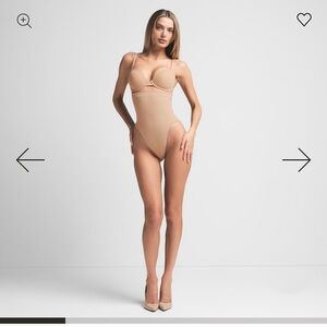 NWOT SKIMS Seamless Sculpt High waisted thongs. Sz Medium